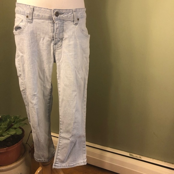 11 Junior's cropped jeans. Light washed. - Picture 8 of 8